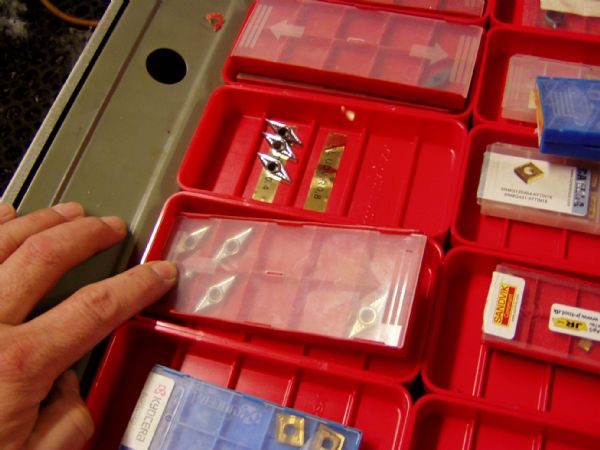 Vippefunktion, der løfter kassen med plader op